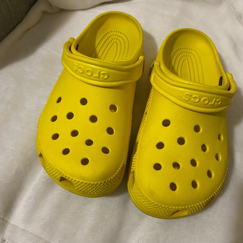 yellow lemon croc shoes - Picture 2 of 4